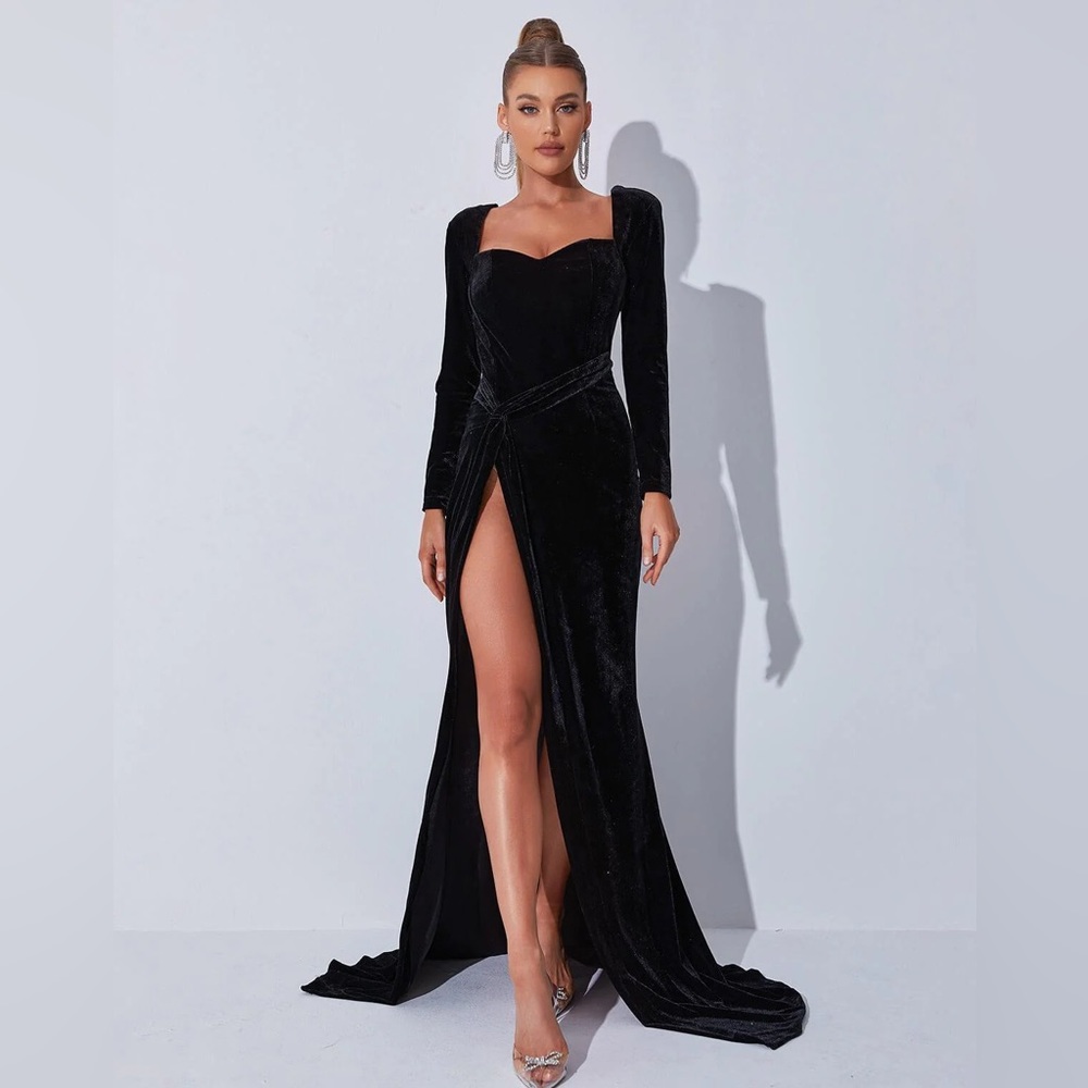 Mew Mews Long Sleeve Velvet Black Gown